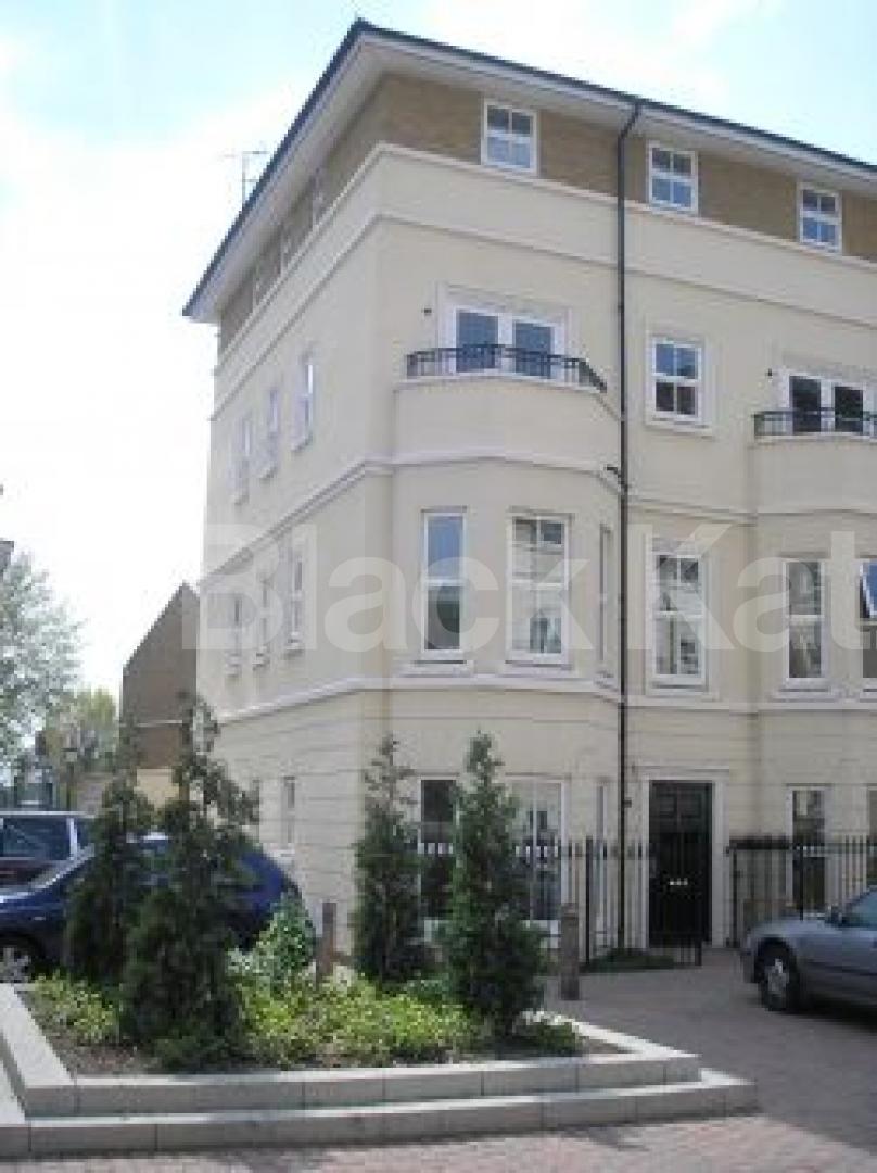			5 Bedroom, 1 bath, 1 reception Flat			 Canal Boulevard, CAMDEN NW1